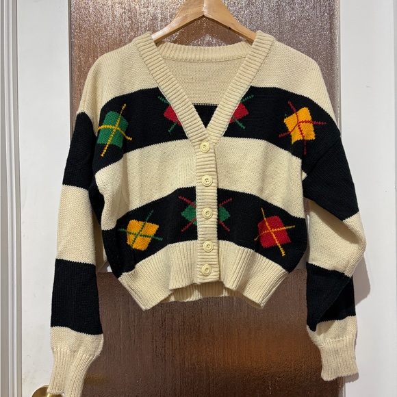 Vintage Sweaters - Vintage Cropped Knit Argyl Cardigan